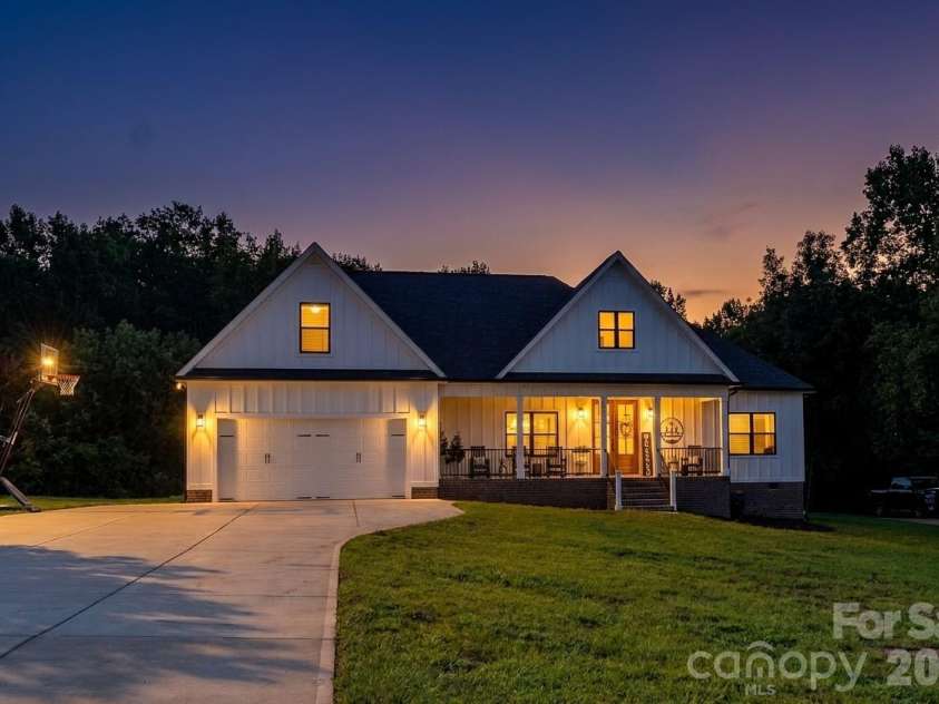 3012 Cedar Point Drive, Shelby, NC 28150.  MLS# CAR4417265, YatesRealty ID 46429. 