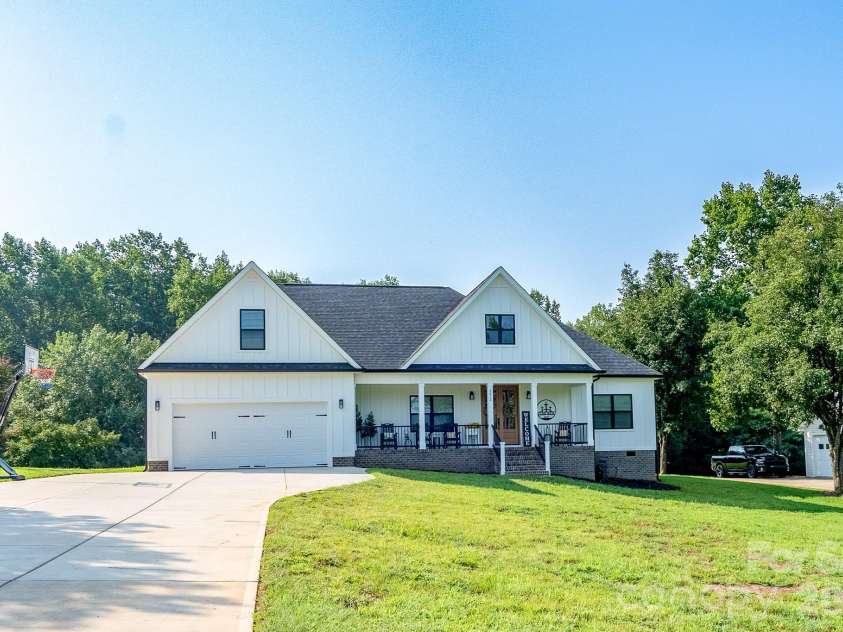 3012 Cedar Point Drive, Shelby, NC 28150.  MLS# CAR4417265, YatesRealty ID 46429. 