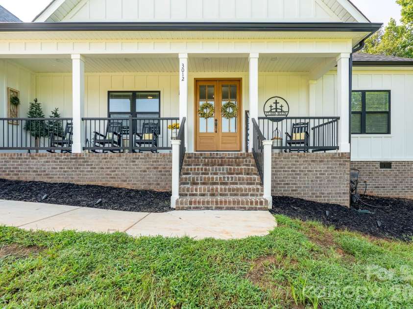 3012 Cedar Point Drive, Shelby, NC 28150.  MLS# CAR4417265, YatesRealty ID 46429. 
