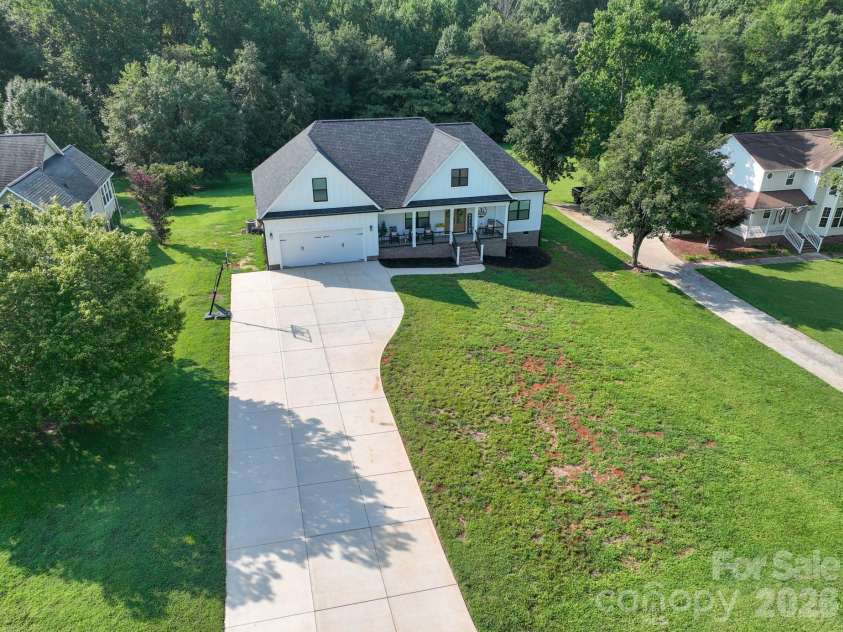 3012 Cedar Point Drive, Shelby, NC 28150.  MLS# CAR4417265, YatesRealty ID 46429. 