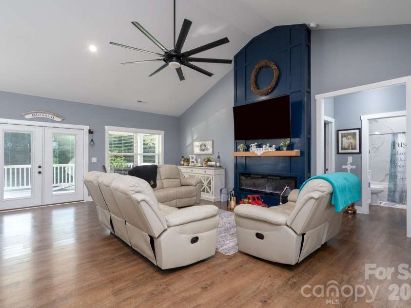 3012 Cedar Point Drive, Shelby, NC 28150.  MLS# CAR4417265, YatesRealty ID 46429. 