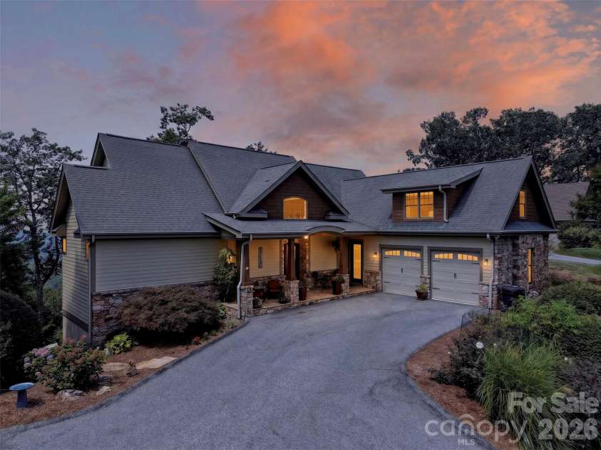 851 Sunlight Ridge Drive, Hendersonville, NC 28792.  MLS# CAR4416589, YatesRealty ID 46430. 