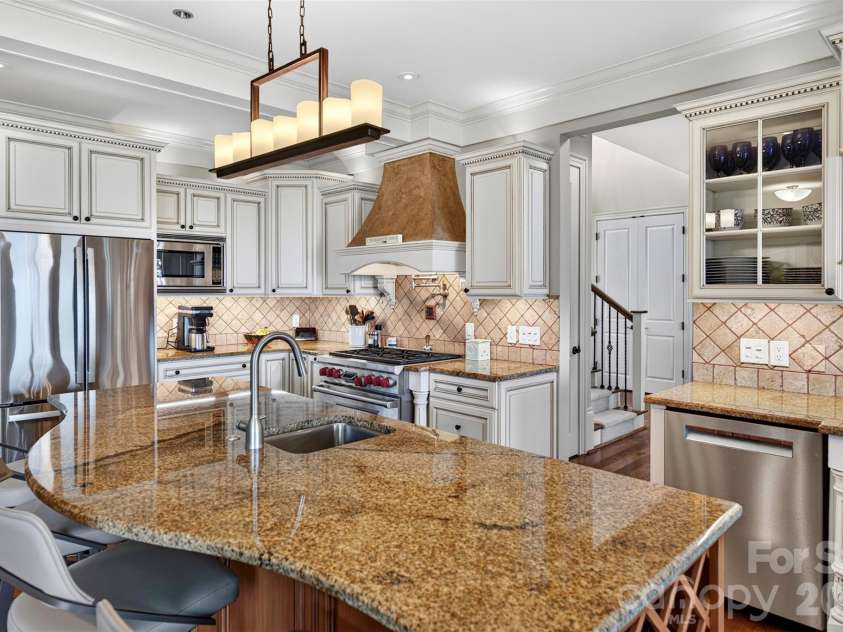 851 Sunlight Ridge Drive, Hendersonville, NC 28792.  MLS# CAR4416589, YatesRealty ID 46430. 
