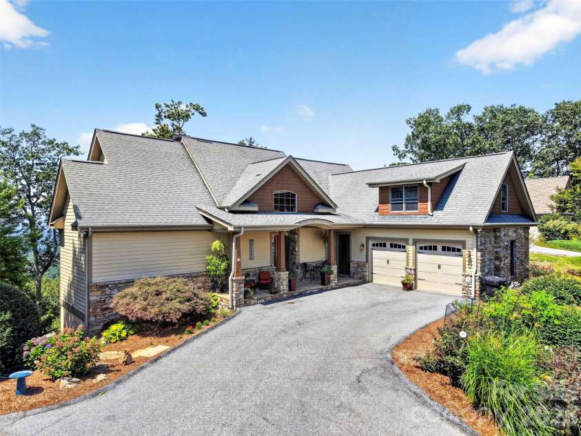851 Sunlight Ridge Drive, Hendersonville, NC 28792.  MLS# CAR4416589, YatesRealty ID 46430. 