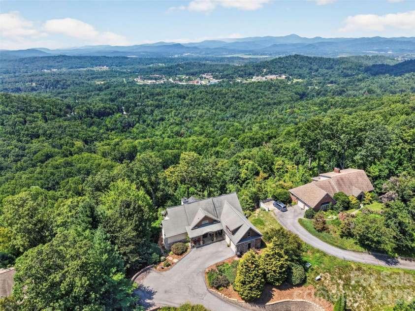 851 Sunlight Ridge Drive, Hendersonville, NC 28792.  MLS# CAR4416589, YatesRealty ID 46430. 