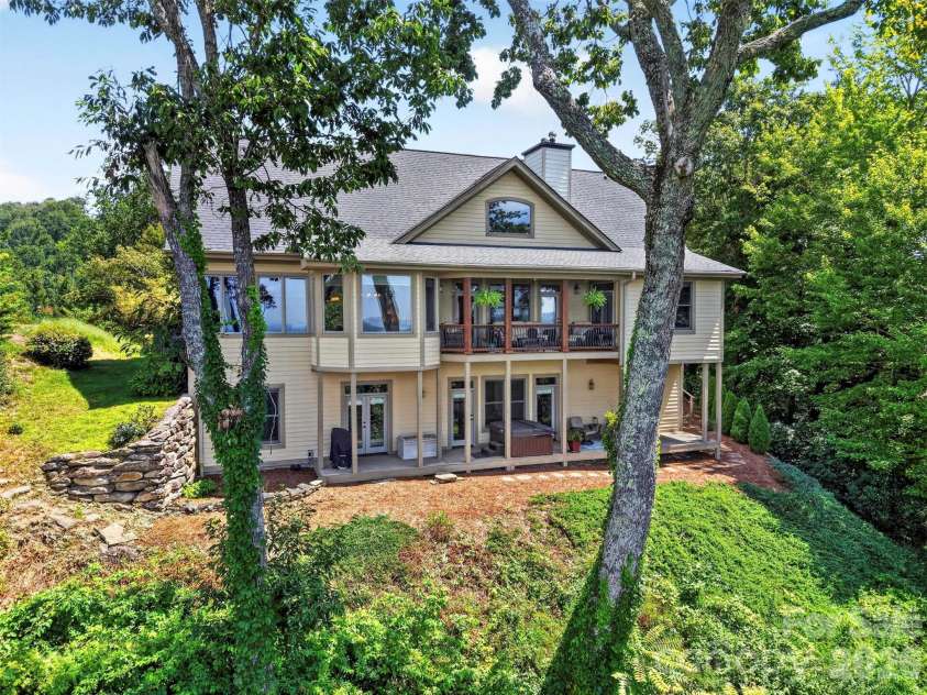 851 Sunlight Ridge Drive, Hendersonville, NC 28792.  MLS# CAR4416589, YatesRealty ID 46430. 