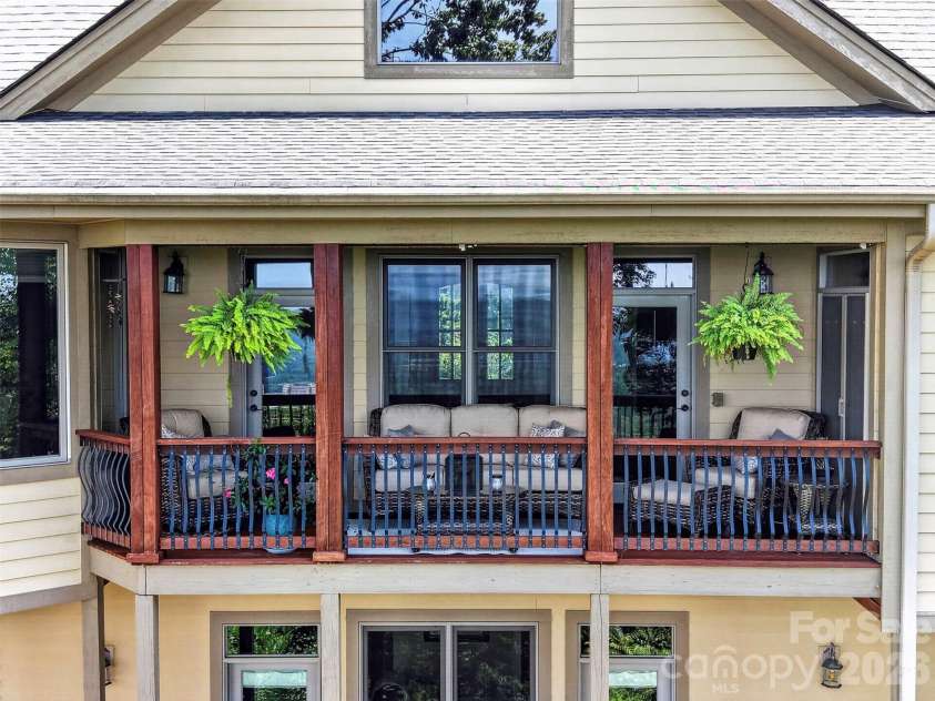 851 Sunlight Ridge Drive, Hendersonville, NC 28792.  MLS# CAR4416589, YatesRealty ID 46430. 