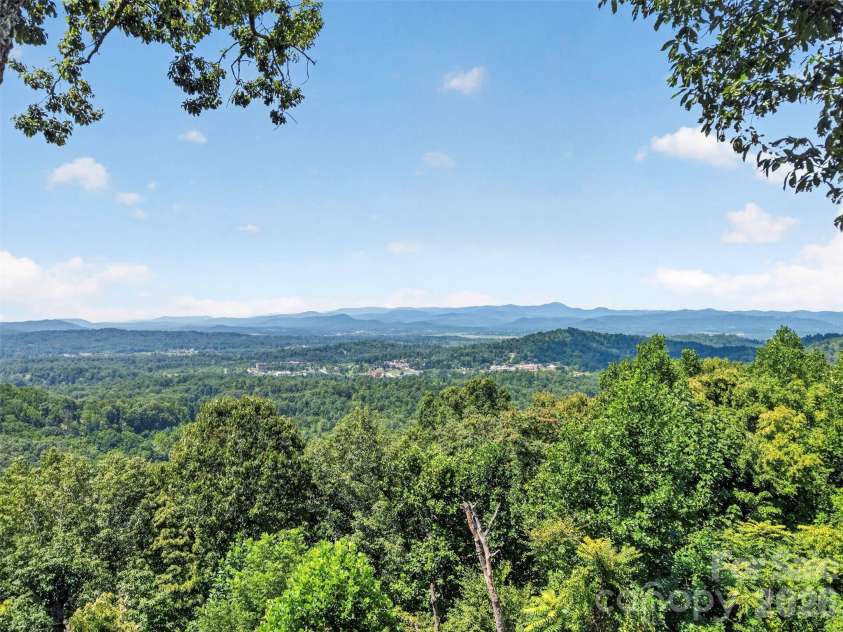 851 Sunlight Ridge Drive, Hendersonville, NC 28792.  MLS# CAR4416589, YatesRealty ID 46430. 