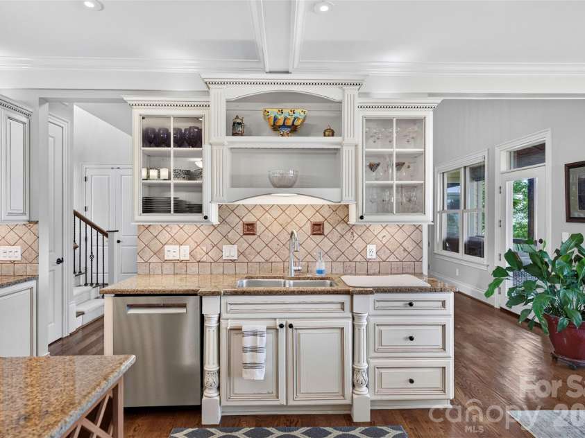 851 Sunlight Ridge Drive, Hendersonville, NC 28792.  MLS# CAR4416589, YatesRealty ID 46430. 