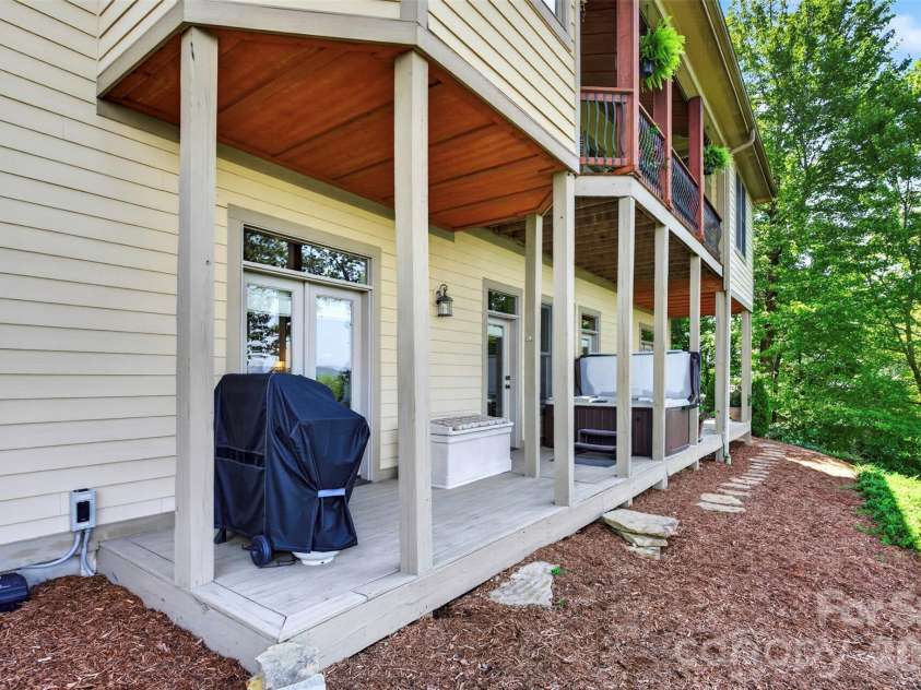 851 Sunlight Ridge Drive, Hendersonville, NC 28792.  MLS# CAR4416589, YatesRealty ID 46430. 