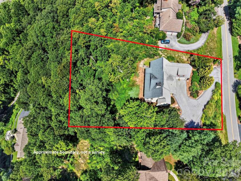 851 Sunlight Ridge Drive, Hendersonville, NC 28792.  MLS# CAR4416589, YatesRealty ID 46430. 