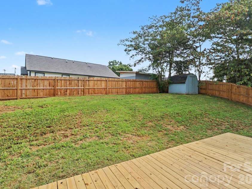 1336 Yorkdale Drive, Charlotte, NC 28217.  MLS# CAR4416560, YatesRealty ID 46434. 