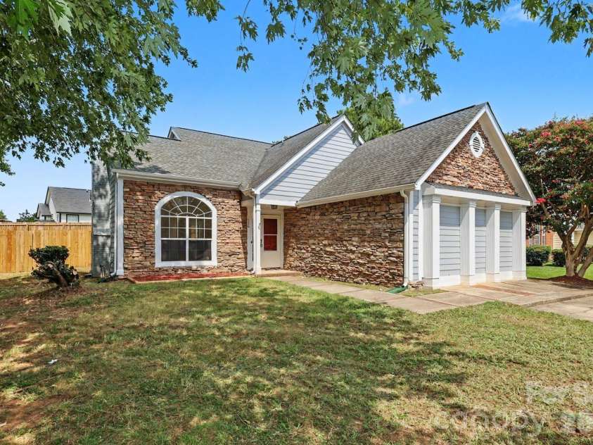 1336 Yorkdale Drive, Charlotte, NC 28217.  MLS# CAR4416560, YatesRealty ID 46434. 