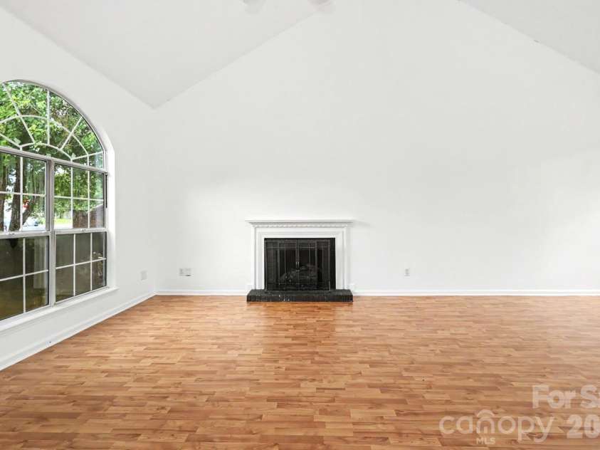 1336 Yorkdale Drive, Charlotte, NC 28217.  MLS# CAR4416560, YatesRealty ID 46434. Living space