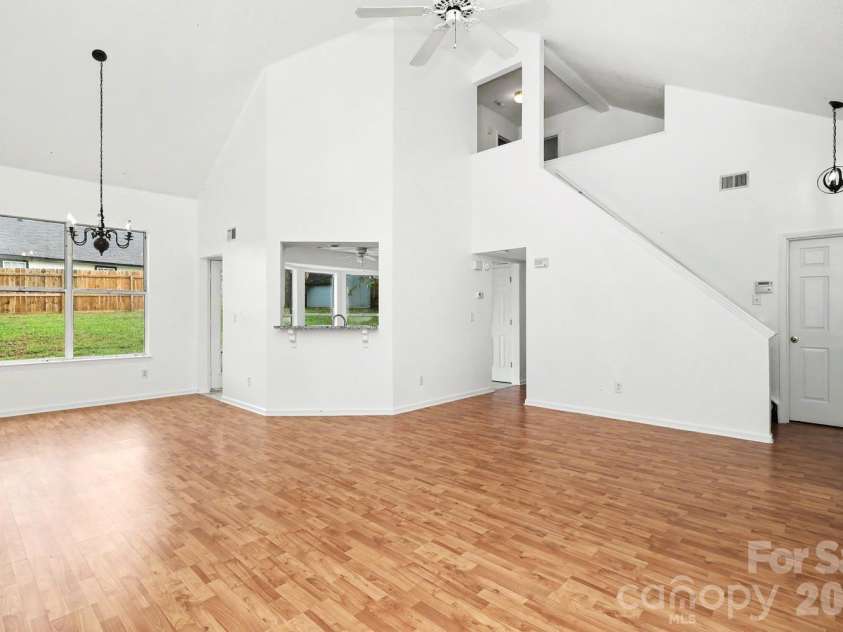 1336 Yorkdale Drive, Charlotte, NC 28217.  MLS# CAR4416560, YatesRealty ID 46434. Open floor plan LR and DR