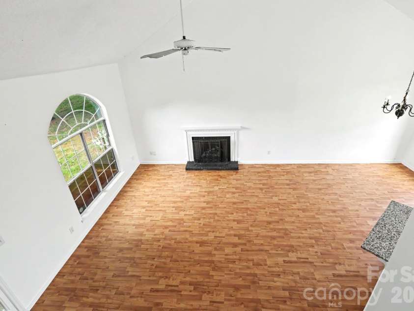 1336 Yorkdale Drive, Charlotte, NC 28217.  MLS# CAR4416560, YatesRealty ID 46434. Vaulted ceiling