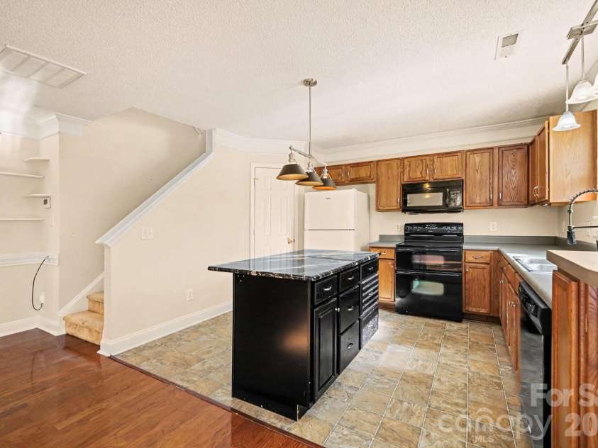 13716 Riding Hill Avenue, Charlotte, NC 28213.  MLS# CAR4414412, YatesRealty ID 46437. 