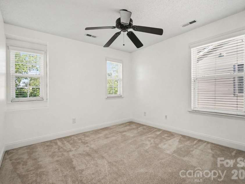 13716 Riding Hill Avenue, Charlotte, NC 28213.  MLS# CAR4414412, YatesRealty ID 46437. 