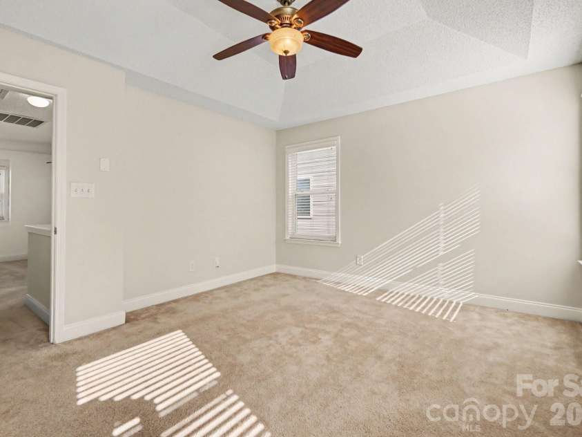 13716 Riding Hill Avenue, Charlotte, NC 28213.  MLS# CAR4414412, YatesRealty ID 46437. 