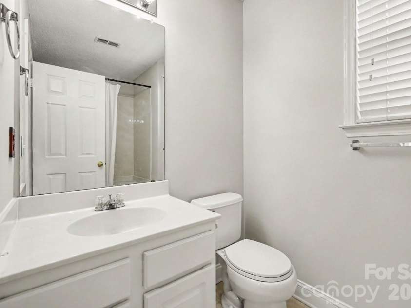 13716 Riding Hill Avenue, Charlotte, NC 28213.  MLS# CAR4414412, YatesRealty ID 46437. 