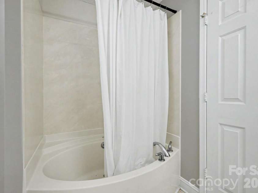 13716 Riding Hill Avenue, Charlotte, NC 28213.  MLS# CAR4414412, YatesRealty ID 46437. 