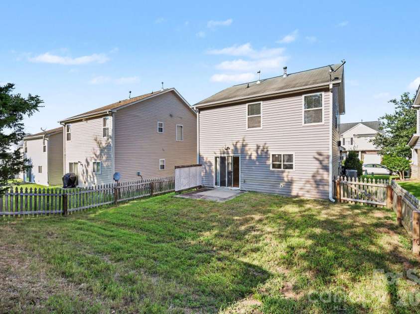 13716 Riding Hill Avenue, Charlotte, NC 28213.  MLS# CAR4414412, YatesRealty ID 46437. 