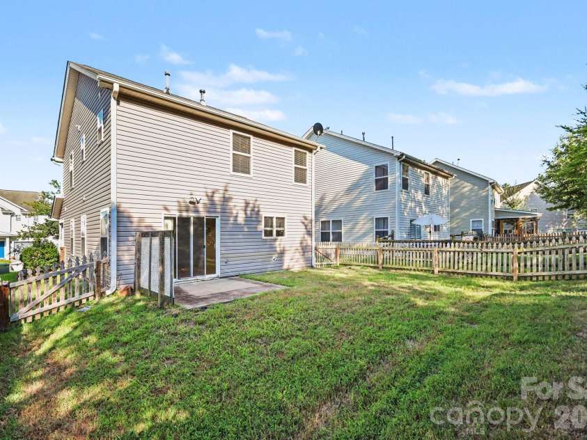 13716 Riding Hill Avenue, Charlotte, NC 28213.  MLS# CAR4414412, YatesRealty ID 46437. 