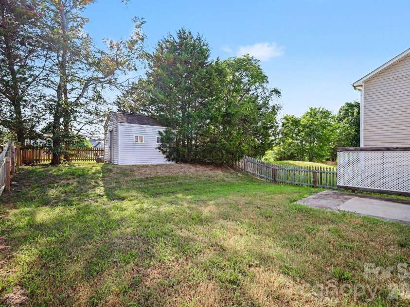 13716 Riding Hill Avenue, Charlotte, NC 28213.  MLS# CAR4414412, YatesRealty ID 46437. 