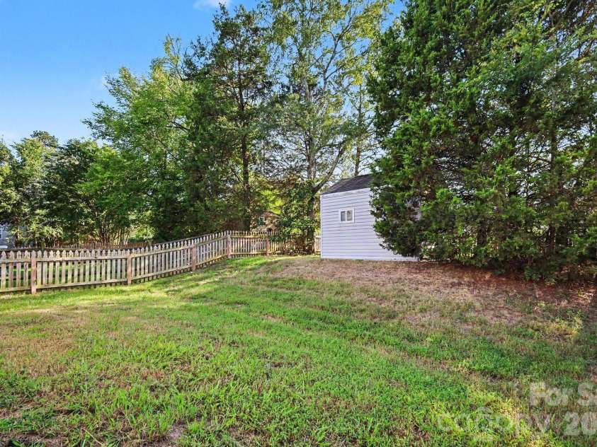 13716 Riding Hill Avenue, Charlotte, NC 28213.  MLS# CAR4414412, YatesRealty ID 46437. 