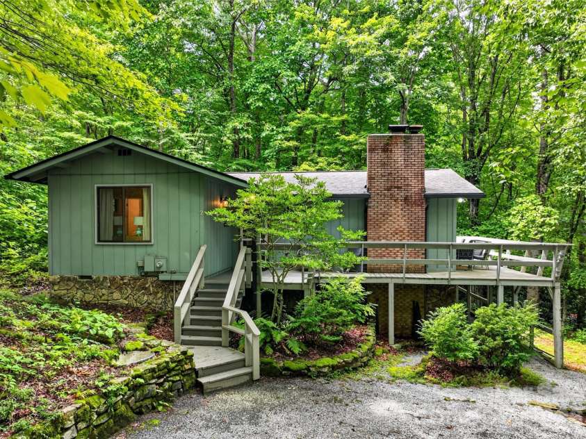 2 Bear Rock Loop Road, Hendersonville, NC 28739.  MLS# CAR4414139, YatesRealty ID 46438. 