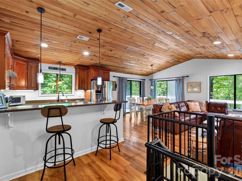 2 Bear Rock Loop Road, Hendersonville, NC 28739.  MLS# CAR4414139, YatesRealty ID 46438. 
