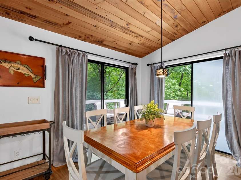 2 Bear Rock Loop Road, Hendersonville, NC 28739.  MLS# CAR4414139, YatesRealty ID 46438. 
