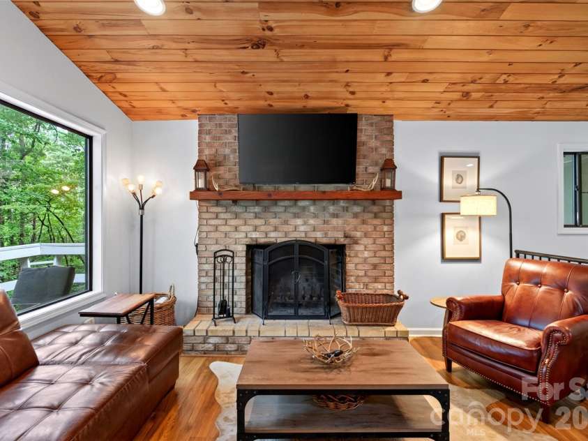 2 Bear Rock Loop Road, Hendersonville, NC 28739.  MLS# CAR4414139, YatesRealty ID 46438. 