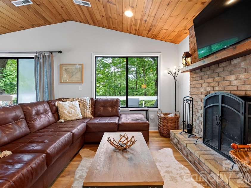 2 Bear Rock Loop Road, Hendersonville, NC 28739.  MLS# CAR4414139, YatesRealty ID 46438. 