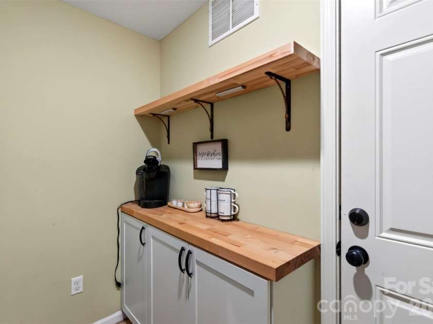 2 Bear Rock Loop Road, Hendersonville, NC 28739.  MLS# CAR4414139, YatesRealty ID 46438. 