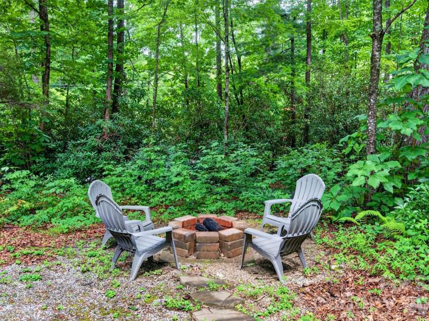 2 Bear Rock Loop Road, Hendersonville, NC 28739.  MLS# CAR4414139, YatesRealty ID 46438. 