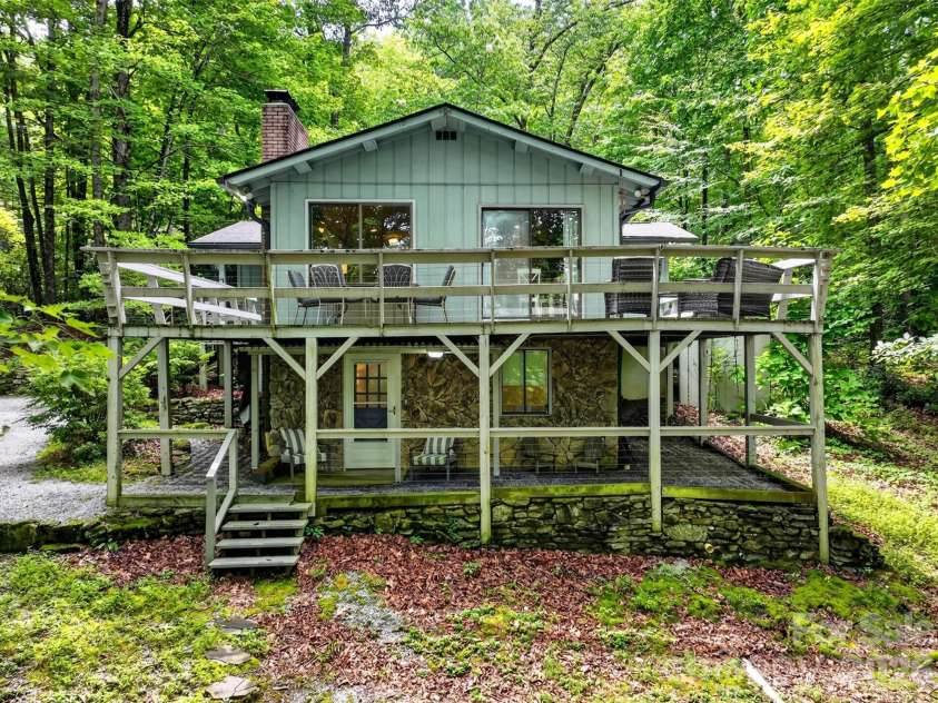 2 Bear Rock Loop Road, Hendersonville, NC 28739.  MLS# CAR4414139, YatesRealty ID 46438. 