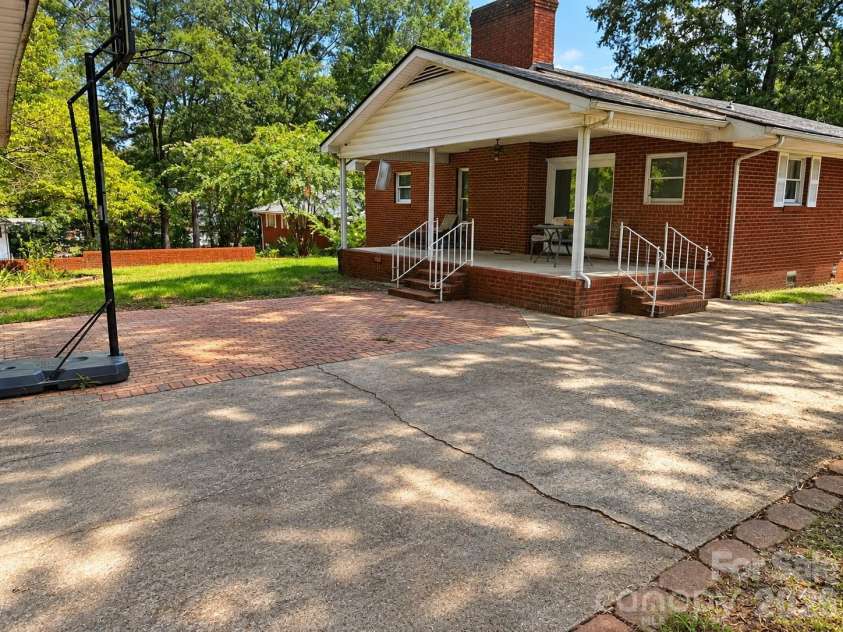 9 Fleetwood Drive, Concord, NC 28027.  MLS# CAR4412822, YatesRealty ID 46439. 