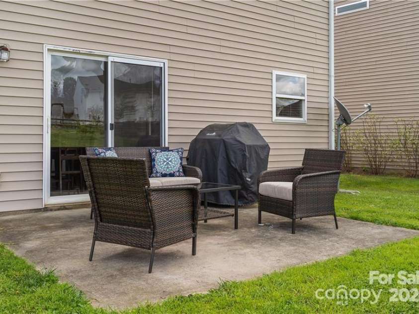 6107 Follow The Trail, Indian Trail, NC 28079.  MLS# CAR4211928, YatesRealty ID 4644. Huge Backyard
