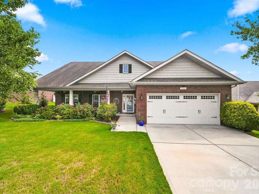 7244 Kenyon Drive, Denver, NC 28037.  MLS# CAR4414882, YatesRealty ID 46442. 