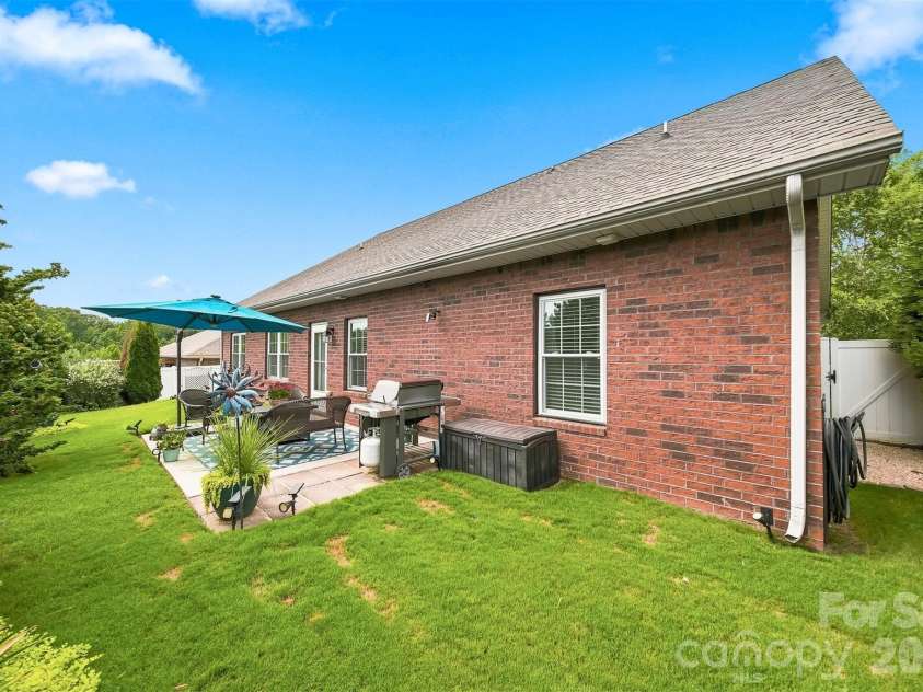 7244 Kenyon Drive, Denver, NC 28037.  MLS# CAR4414882, YatesRealty ID 46442. 