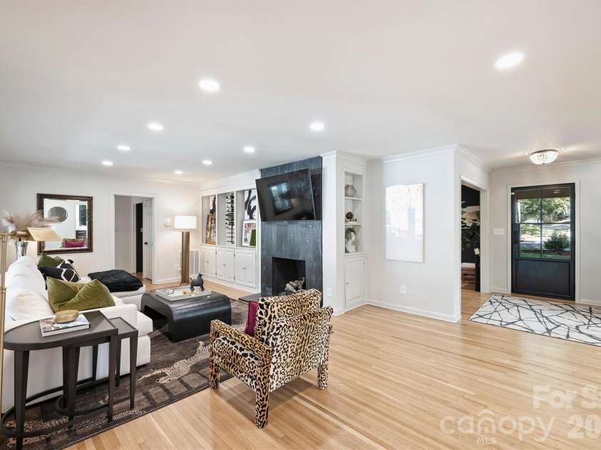 2644 Portland Avenue, Charlotte, NC 28207.  MLS# CAR4414749, YatesRealty ID 46443. 