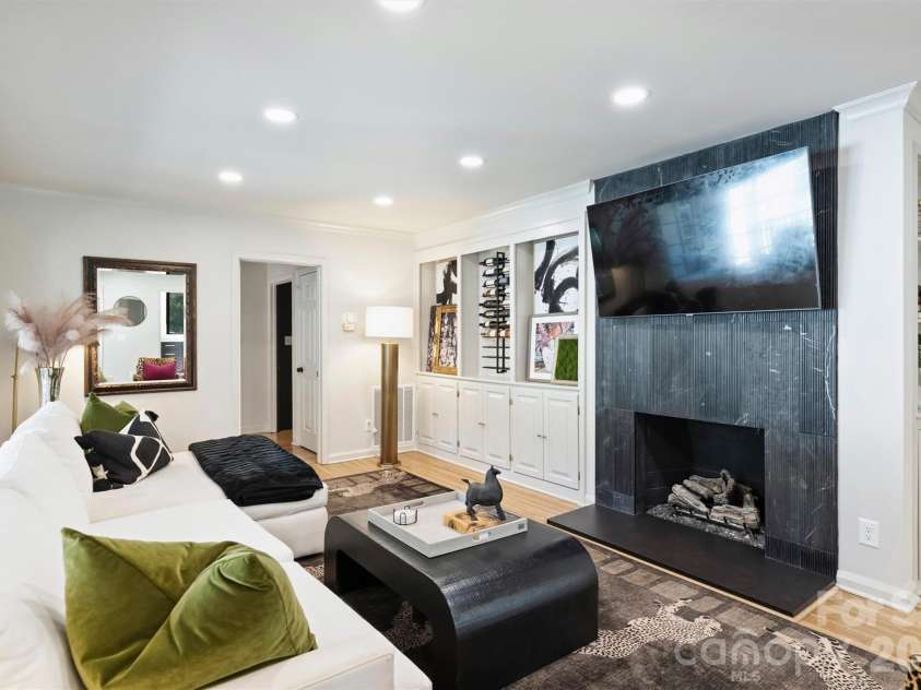 2644 Portland Avenue, Charlotte, NC 28207.  MLS# CAR4414749, YatesRealty ID 46443. 