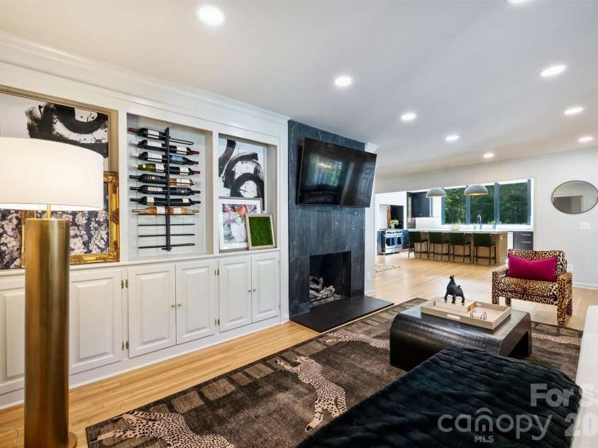 2644 Portland Avenue, Charlotte, NC 28207.  MLS# CAR4414749, YatesRealty ID 46443. 