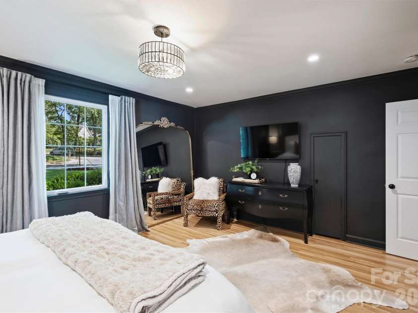 2644 Portland Avenue, Charlotte, NC 28207.  MLS# CAR4414749, YatesRealty ID 46443. 
