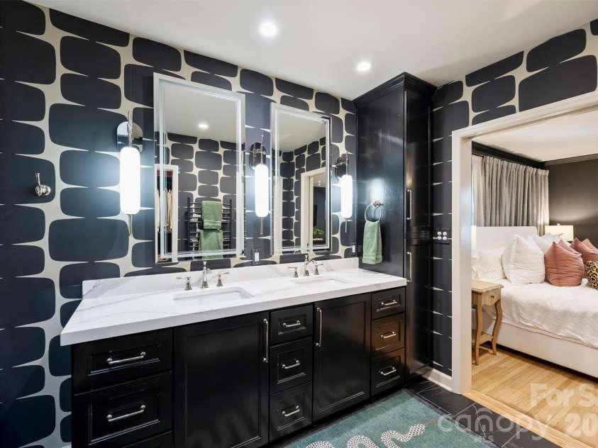 2644 Portland Avenue, Charlotte, NC 28207.  MLS# CAR4414749, YatesRealty ID 46443. 