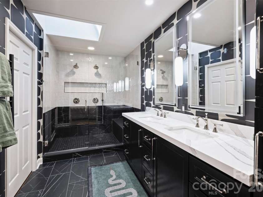 2644 Portland Avenue, Charlotte, NC 28207.  MLS# CAR4414749, YatesRealty ID 46443. 