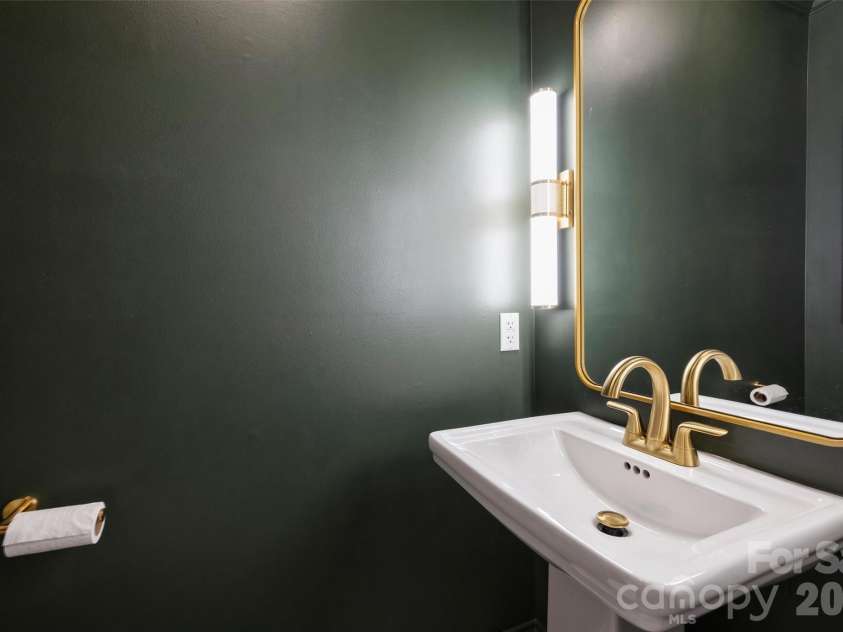 2644 Portland Avenue, Charlotte, NC 28207.  MLS# CAR4414749, YatesRealty ID 46443. 