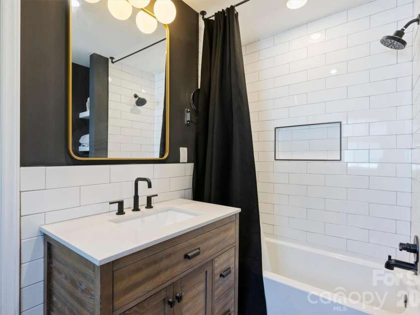 2644 Portland Avenue, Charlotte, NC 28207.  MLS# CAR4414749, YatesRealty ID 46443. 