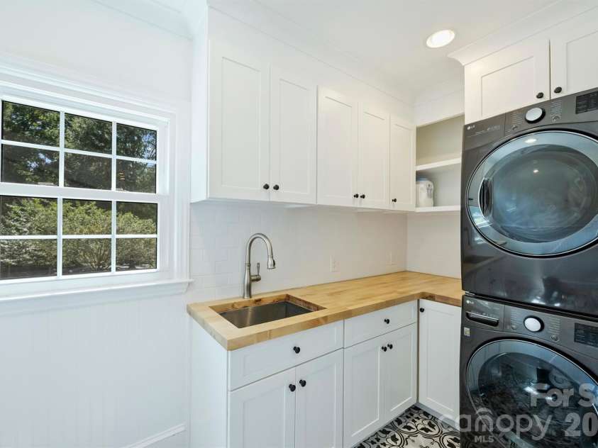2644 Portland Avenue, Charlotte, NC 28207.  MLS# CAR4414749, YatesRealty ID 46443. 